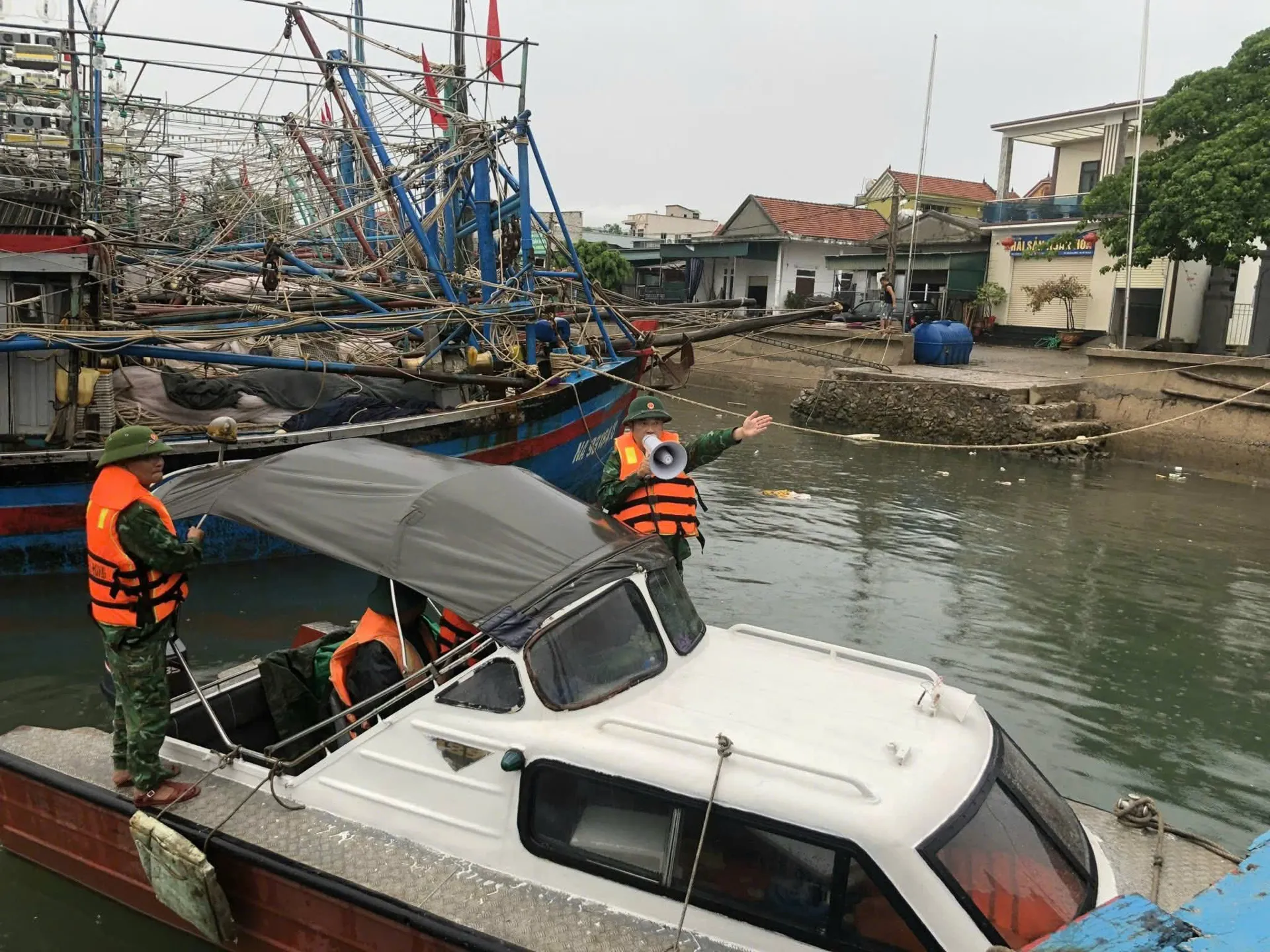 Nghệ An cấm tàu thuyền ra khơi từ ngày 5/10 để phòng, chống bão số 11