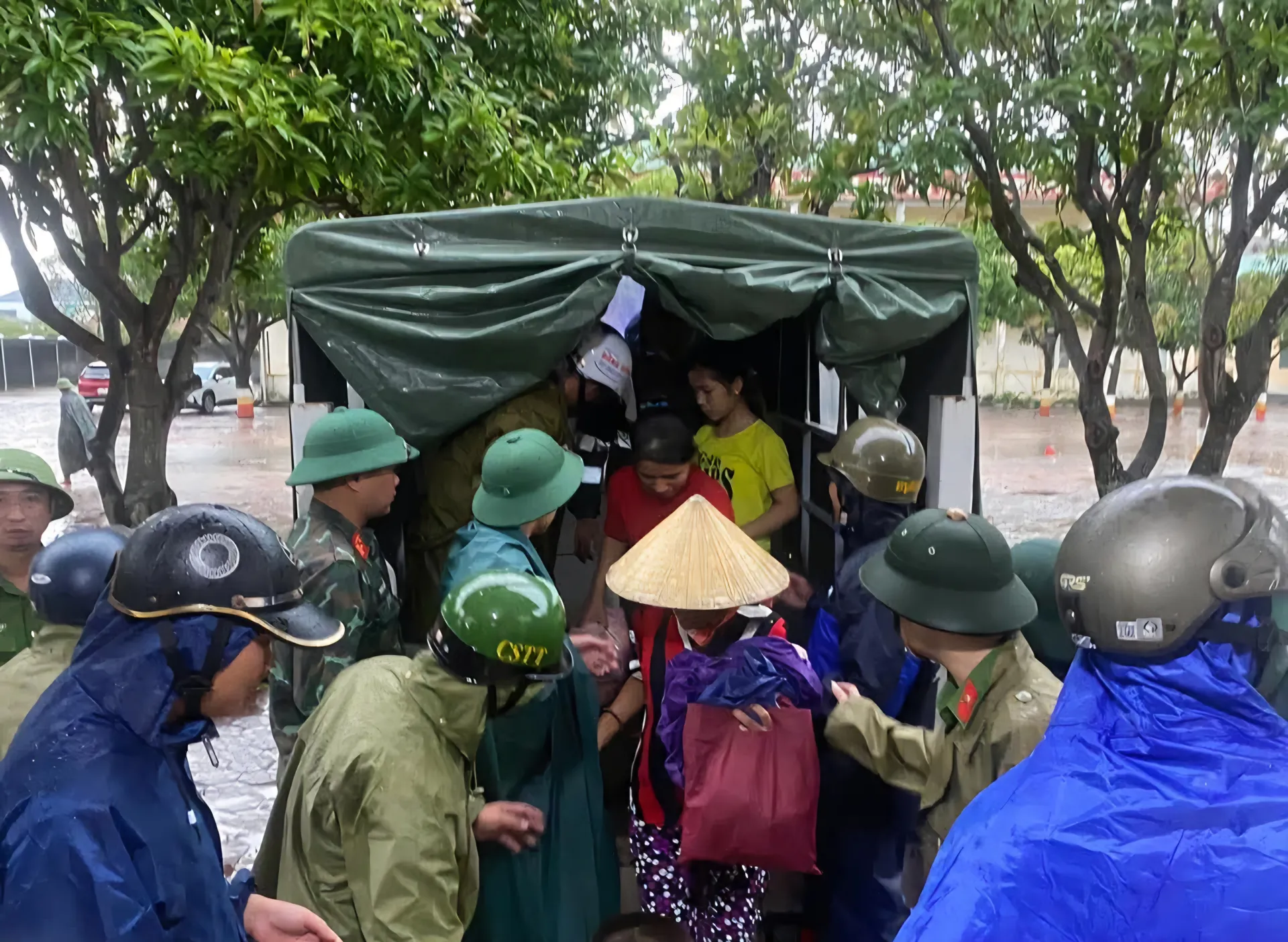 Nghệ An: yêu cầu di dời người dân khỏi vùng nguy hiểm trước 15 giờ ngày 28/9