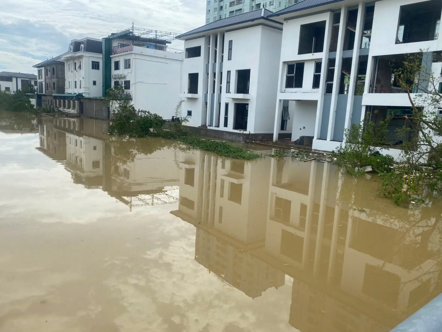 Nghệ An: nước sông Vinh dâng cao gây ngập nhiều khu dân cư 