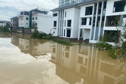 Nghệ An: nước sông Vinh dâng cao gây ngập nhiều khu dân cư 