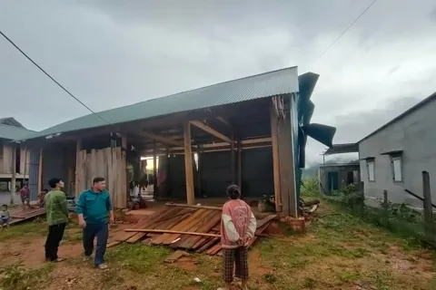 Nghệ An: những hình ảnh thiệt hại sau trận giông lốc chiều tối 5/10