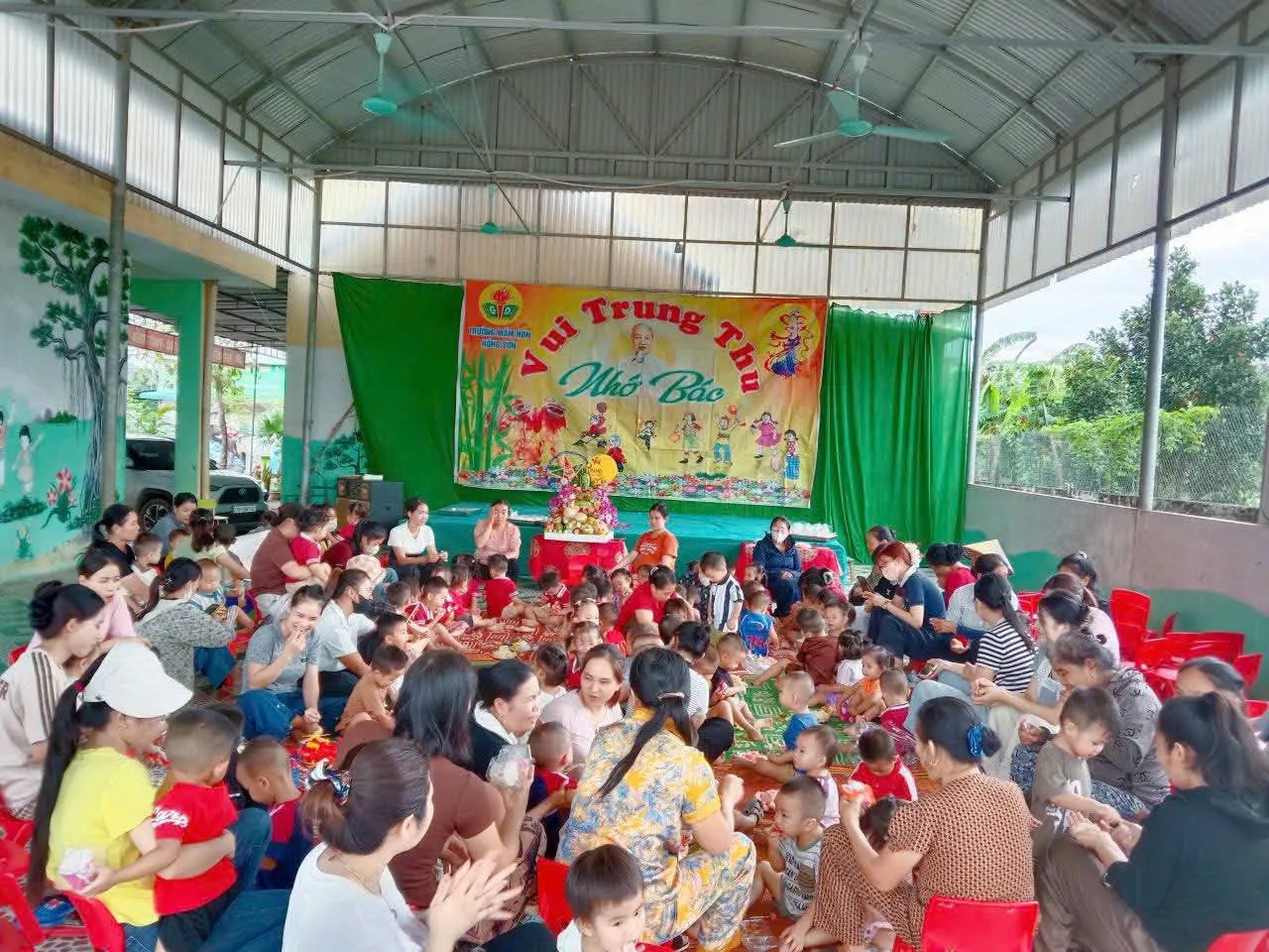 Nghệ An: ấm áp Tết Trung thu sau những nhọc nhằn bão, lũ