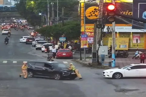 Nghệ An: tạm giữ hình sự đối tượng lao xe vào Cảnh sát giao thông