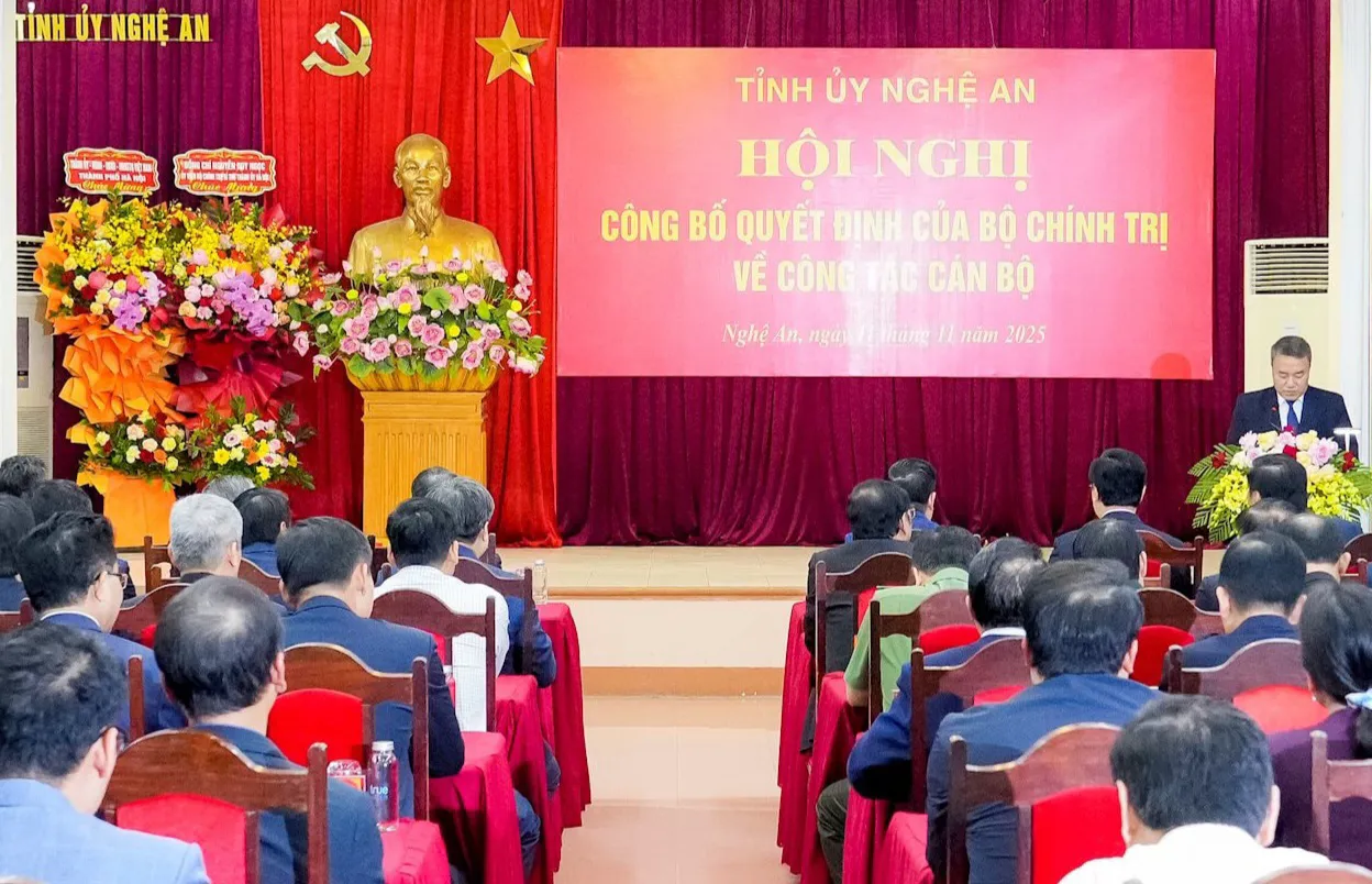 Tỉnh ủy Nghệ An công bố Quyết định của Bộ Chính trị về công tác cán bộ