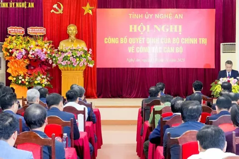 Tỉnh ủy Nghệ An công bố Quyết định của Bộ Chính trị về công tác cán bộ