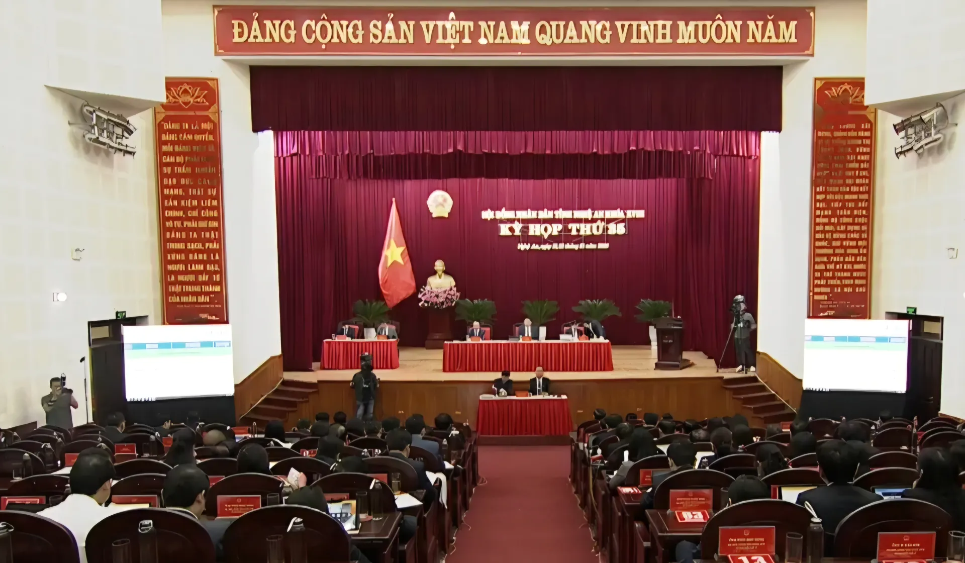 Kỳ họp thứ 35 Hội đồng Nhân dân tỉnh Nghệ An: nhiều ý kiến về phòng chống thiên tai, khắc phục hậu quả và sinh kế bền vững