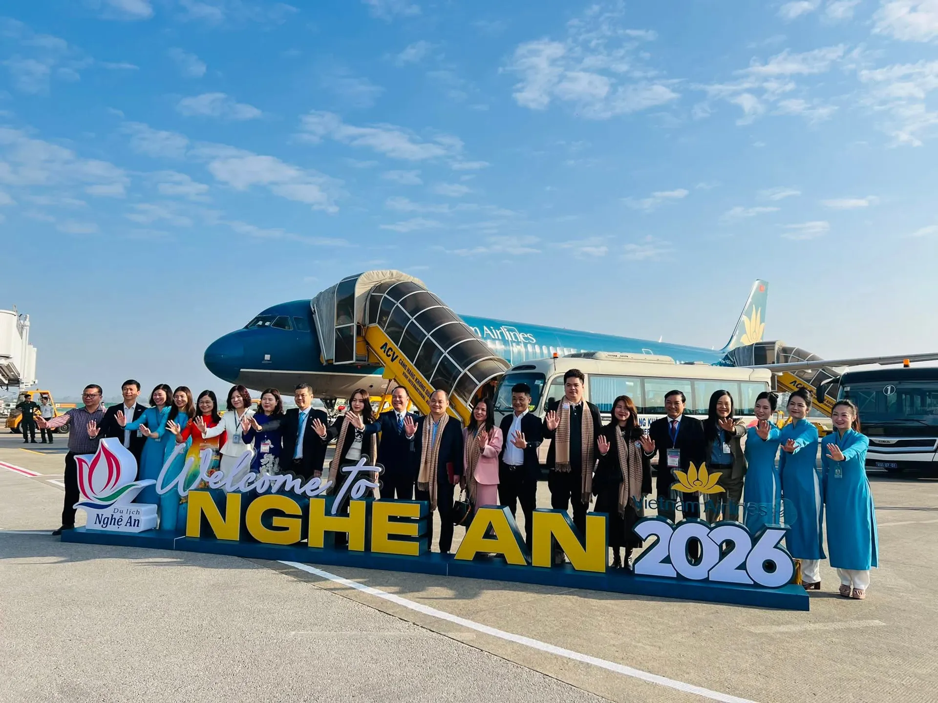 Nghệ An: nhiều hành khách bất ngờ khi được chào đón đặc biệt tại Cảng hàng không Vinh