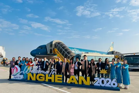 Nghệ An: nhiều hành khách bất ngờ khi được chào đón đặc biệt tại Cảng hàng không Vinh