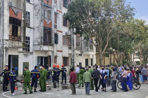 Nghệ An: hiện trường vụ cháy căn nhà tầng 2 khu chung cư Hưng Dũng