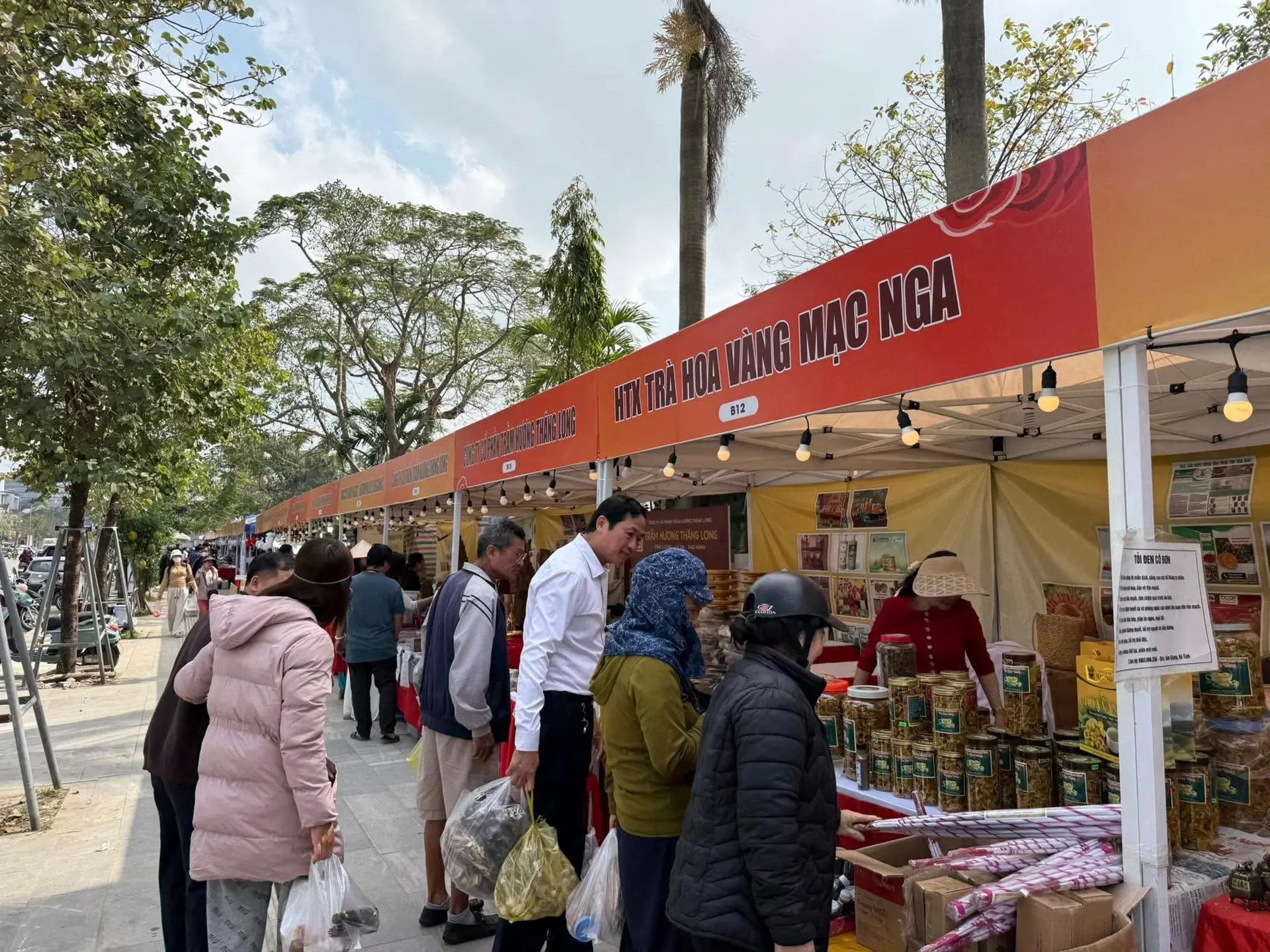 Nghệ An: thị trường Tết vào mùa nhộn nhịp