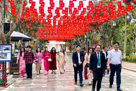 Du khách đến với Nghệ An dịp đầu năm mới có xu hướng tặng mạnh