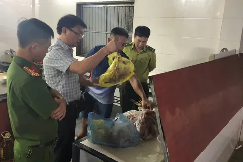 Hàng trăm hộ dân ký cam kết không mua bán, săn bắt chim di cư