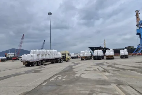 Doanh nghiệp ở Khu kinh tế Vũng Áng thúc đẩy sản xuất sau mưa bão