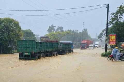 Hà Tĩnh: mưa xối xả, nhiều tuyến đường bị ngập lụt