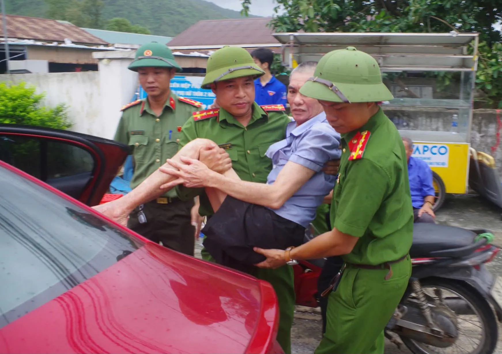 Hà Tĩnh: nhanh chóng di dời dân ra khỏi vùng nguy hiểm trước mưa bão