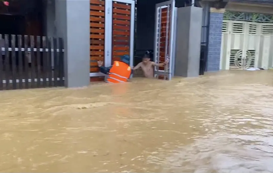 Hà Tĩnh: sơ tán trên 20.000 người dân phòng tránh lũ an toàn
