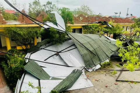 Hà Tĩnh: nhiều trường học bị thiệt hại nặng do bão số 10 gây ra