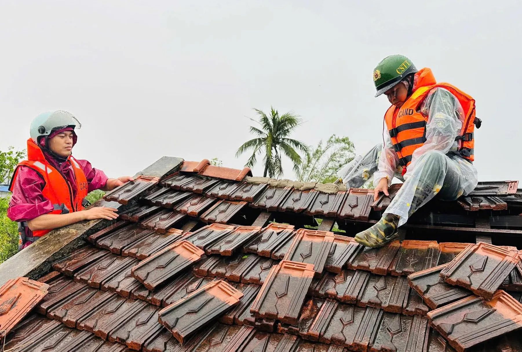 Hà Tĩnh: khẩn trương khắc phục nhà ở bị hư hỏng sau mưa bão
