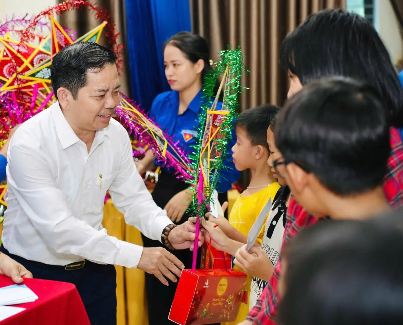 Hà Tĩnh: ấm áp Tết Trung thu sau những ngày lụt bão
