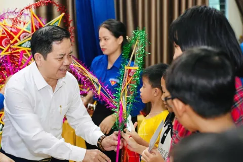 Hà Tĩnh: ấm áp Tết Trung thu sau những ngày lụt bão
