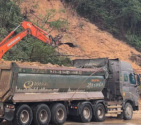 Hà Tĩnh: tập trung khắc phục sạt lở đất trên tuyến Quốc lộ 12C