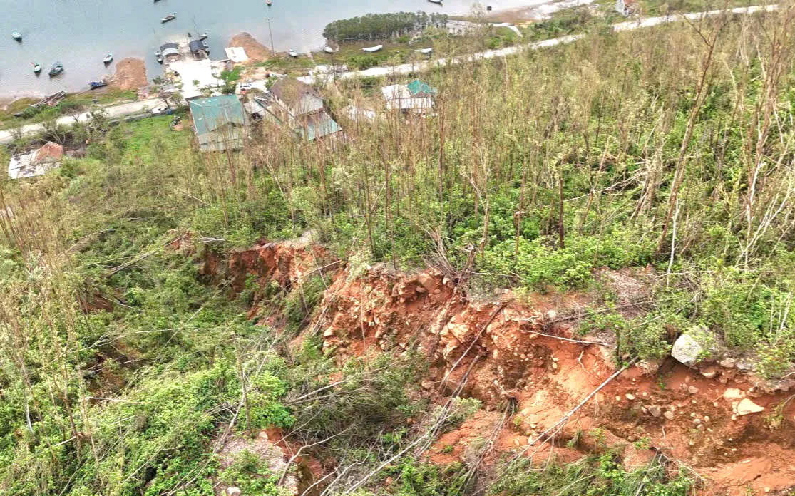 Hà Tĩnh: người dân bất an dưới núi đồi sạt lở