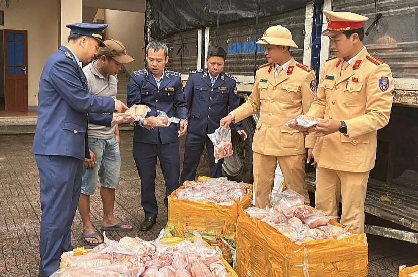 Hà Tĩnh: bắt giữ xe tải chở 200kg thực phẩm bẩn