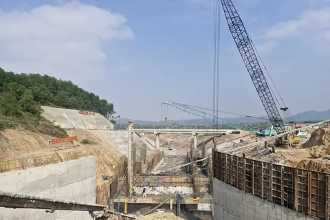 Hà Tĩnh: rộn ràng khí thế thi đua trên những công trình trọng điểm