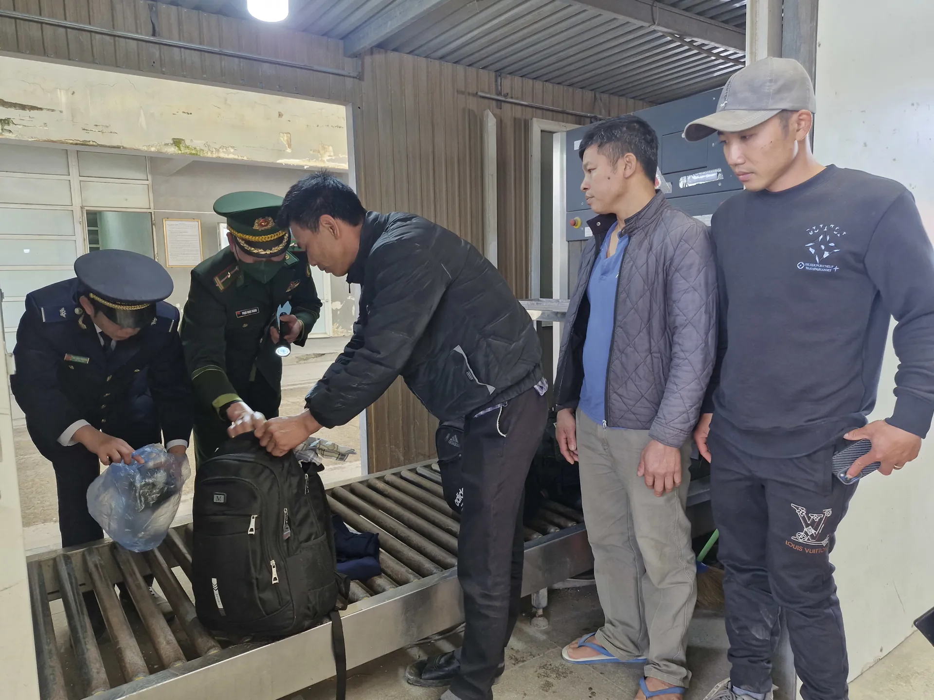 Hà Tĩnh: giữ vững an ninh nơi biên giới Việt Nam - Lào