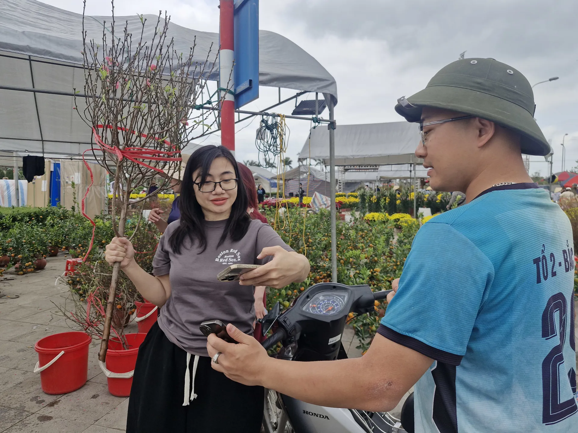 Hà Tĩnh: rộn ràng chợ hoa ngày áp Tết Bính Ngọ