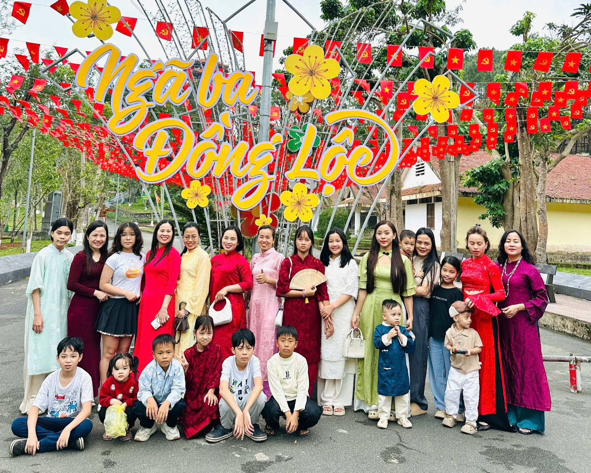 Hà Tĩnh: du khách nô nức hành hương về Ngã ba Đồng Lộc