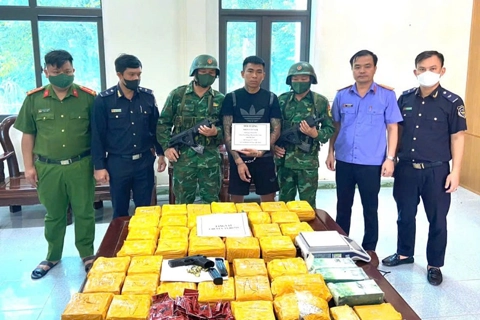 Hà Tĩnh: bắt đối tượng vận chuyển hơn 45kg ma túy và súng quân dụng
