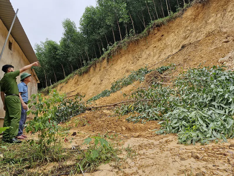 Hà Tĩnh: bạt núi xây nhà, tiềm ẩn nguy cơ sạt lở đất