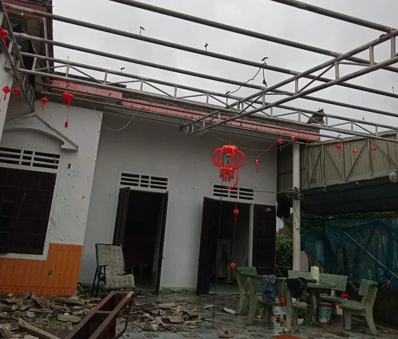 Hà Tĩnh: lốc xoáy khiến hàng chục ngôi nhà bị tốc mái