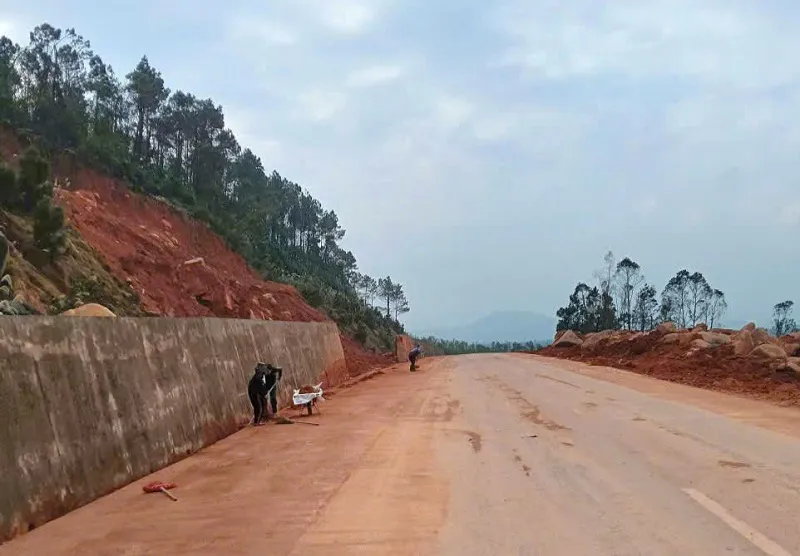 Hà Tĩnh: thông tuyến đường ven biển sau sạt lở nghiêm trọng