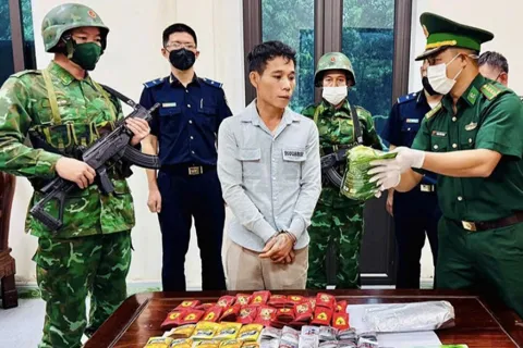 Hà Tĩnh: bắt đối tượng vận chuyển 14kg ma túy qua biên giới