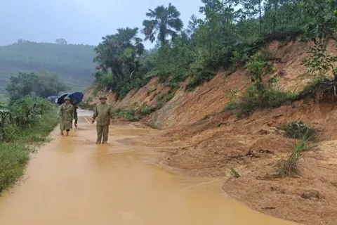 Hà Tĩnh: người dân vùng núi chủ động ứng phó lũ quét, sạt lở đất