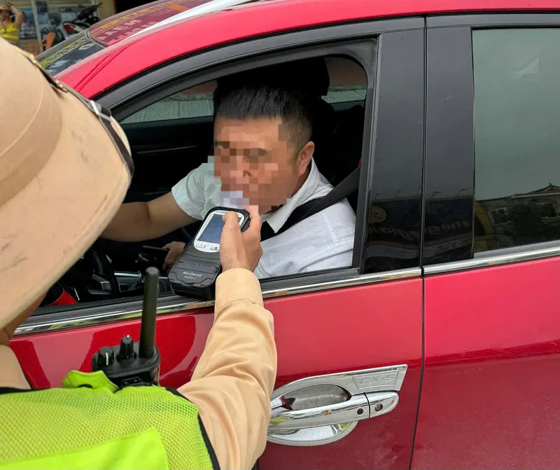 Hà Tĩnh: mạnh tay xử lý vi phạm nồng độ cồn