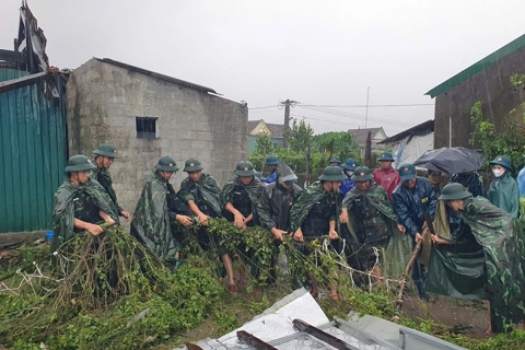 Hà Tĩnh: khẩn trương khắc phục hậu quả do lốc xoáy gây ra
