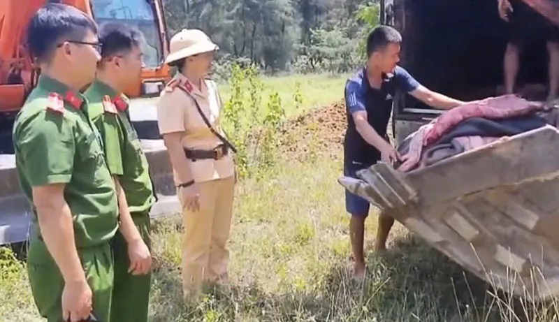 Hà Tĩnh: ngăn chặn vụ vận chuyển hơn 1 tấn sản phẩm động vật không rõ nguồn gốc
