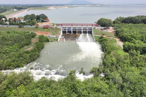 Đơn vị quản lý hồ Dầu Tiếng thông báo xả lũ