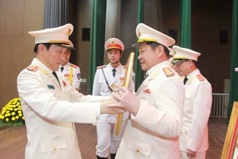 Đại tá Lâm Văn Long, Phó Giám đốc Công an tỉnh Đồng Nai được tặng thưởng Huân chương Chiến công hạng Ba