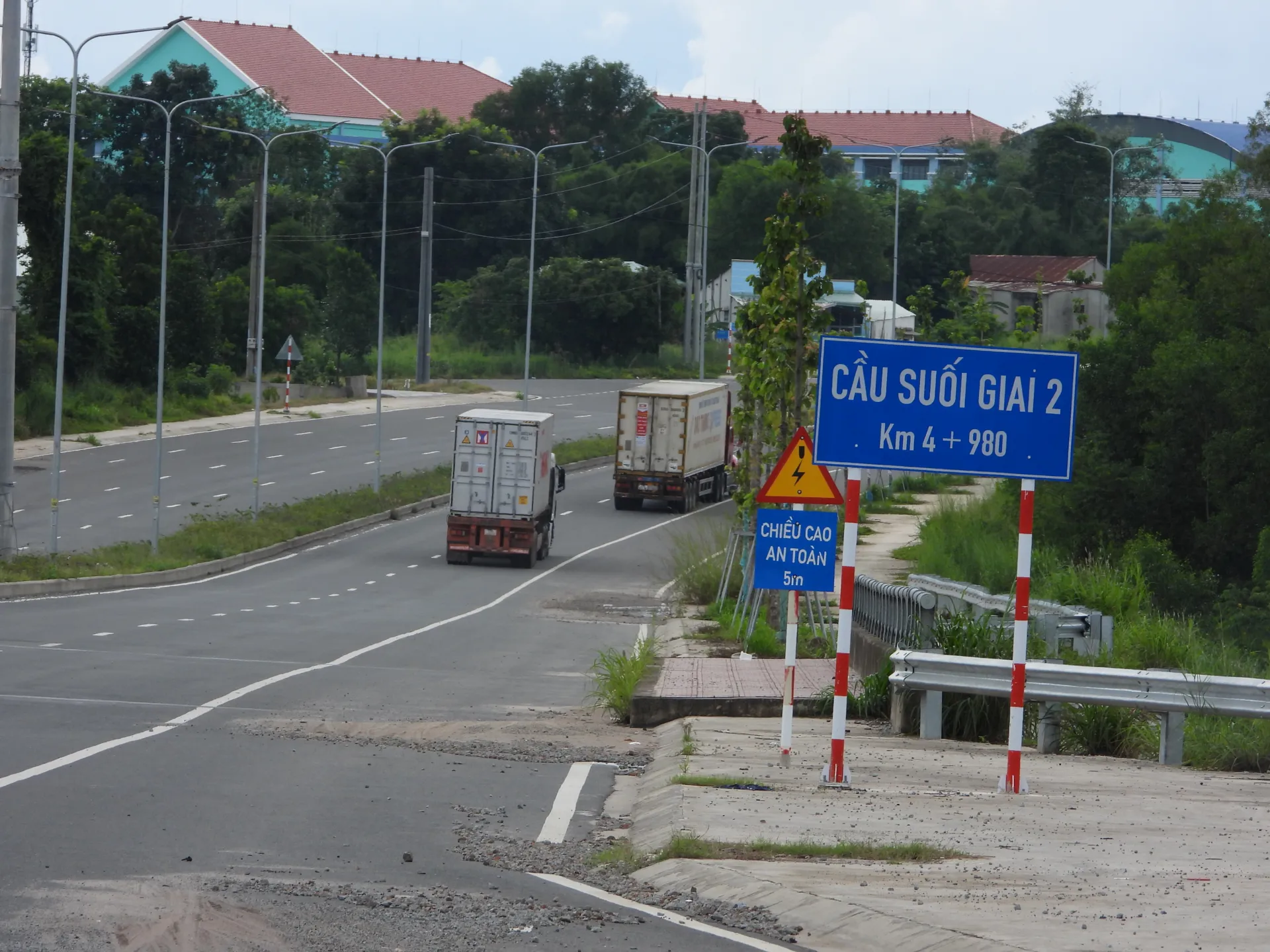 TP Hồ Chí Minh: đường tạo lực Bắc Tân Uyên - Phú Giáo - Bàu Bàng xuất hiện nhiều điểm xuống cấp