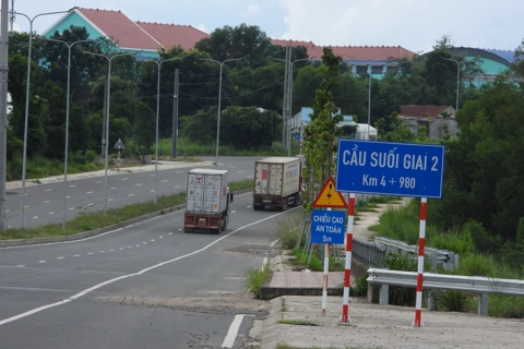 TP Hồ Chí Minh: đường tạo lực Bắc Tân Uyên - Phú Giáo - Bàu Bàng xuất hiện nhiều điểm xuống cấp