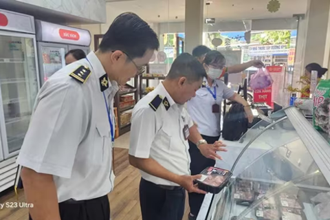 Bình Dương kiểm tra đột xuất các cửa hàng của Công ty C.P Việt Nam