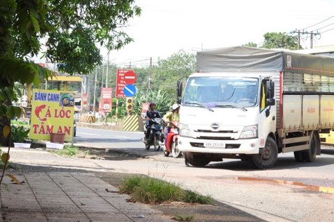Đồng Nai: xe né trạm thu phí T2 trên Quốc lộ 14 gây mất an toàn giao thông