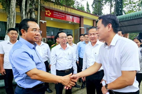 Chủ tịch UBND TP Hồ Chí Minh khảo sát hoạt động hành chính tại phường Phú An