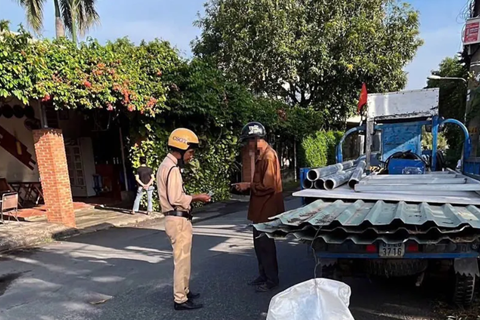 CSGT Bình Dương tịch thu xe tự chế không có giấy tờ hợp pháp
