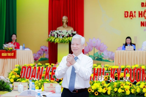 Nguyên Chủ tịch nước Nguyễn Minh Triết dự Đại hội đại biểu Đảng bộ phường Phú An