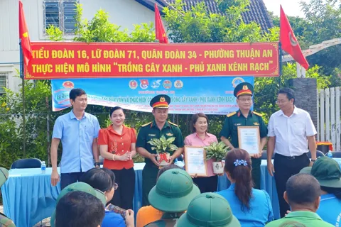 TP Hồ Chí Minh: chung tay phủ xanh kênh rạch